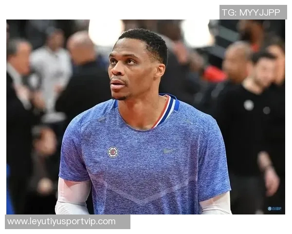 费尔斯表现低迷15投仅5中贡献13分5篮板3助攻全队最低正负值10